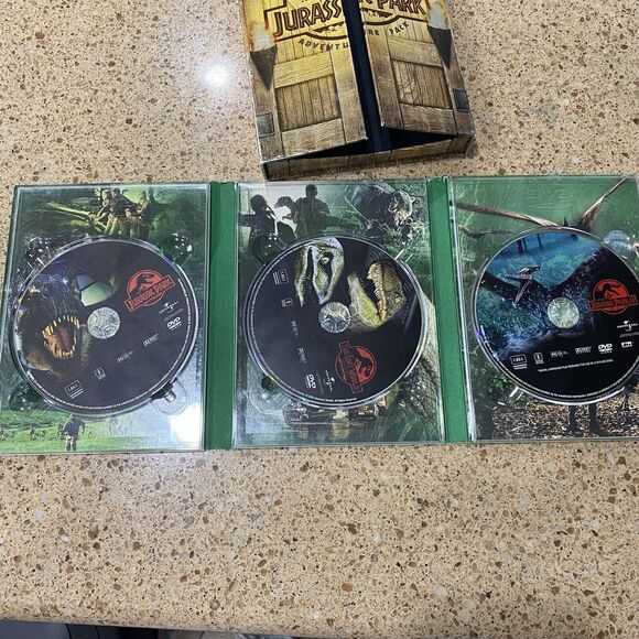 Jurassic Park: The Franchise Collection Adventure Pack - 3-Disc DVD Box Set - Picture 4 of 5